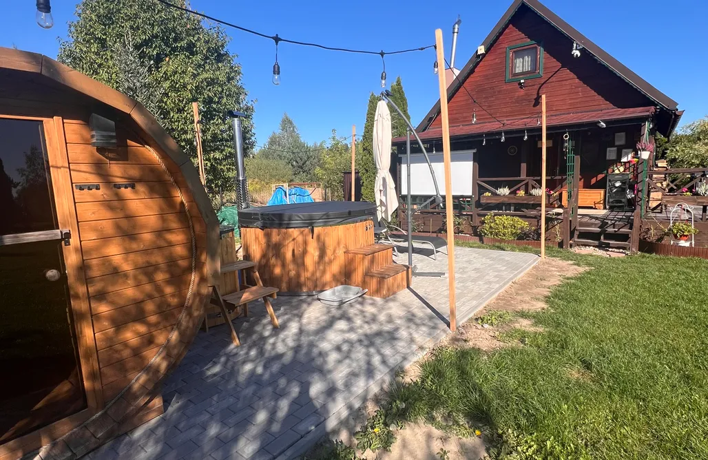 AlohaCamp accommodation Wichrowa chata 1