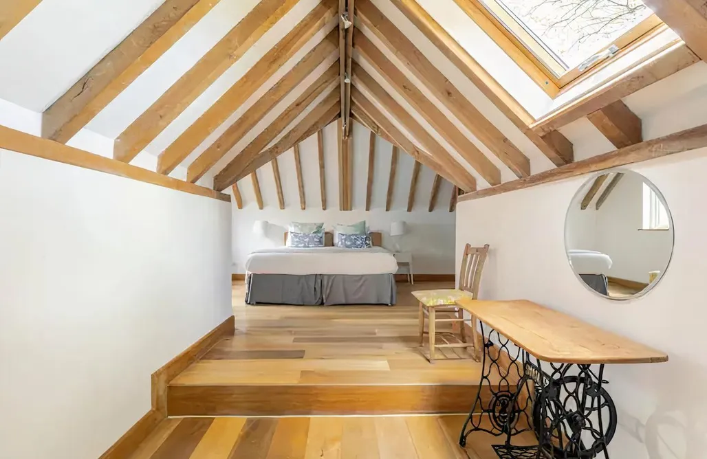 AlohaCamp Room 4 - Family room with superking and two single (or 4 single) 2