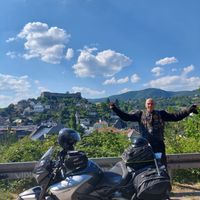 Karlo hôte Lotus Apartment on the Lake