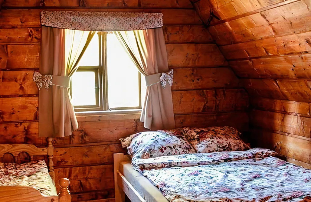 AlohaCamp Chata w Gorcach - domek z balią 2