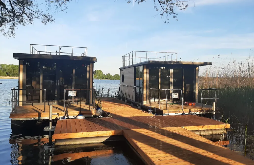 Houseboat pływający domek AlohaCamp