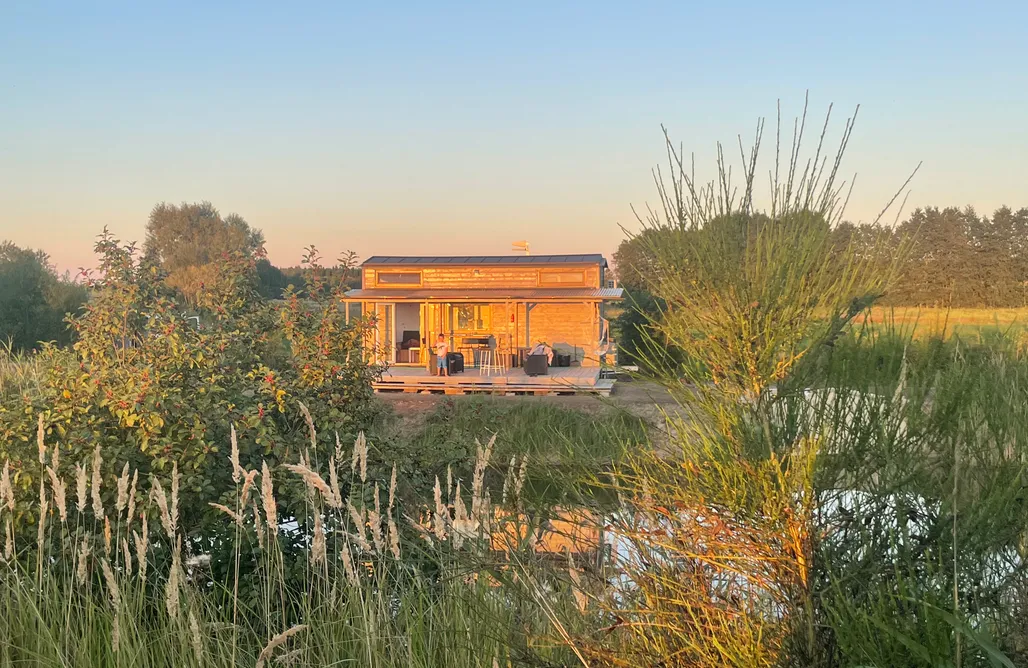 alojamientos AlohaCamp TinyHouse z tarasem nad wodą w urokliwym miejscu 4