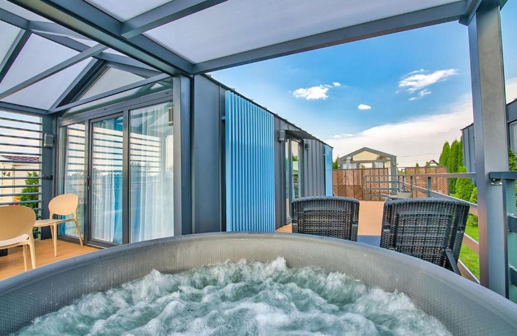 AlohaCamp Domek Exclusive numer 10 2