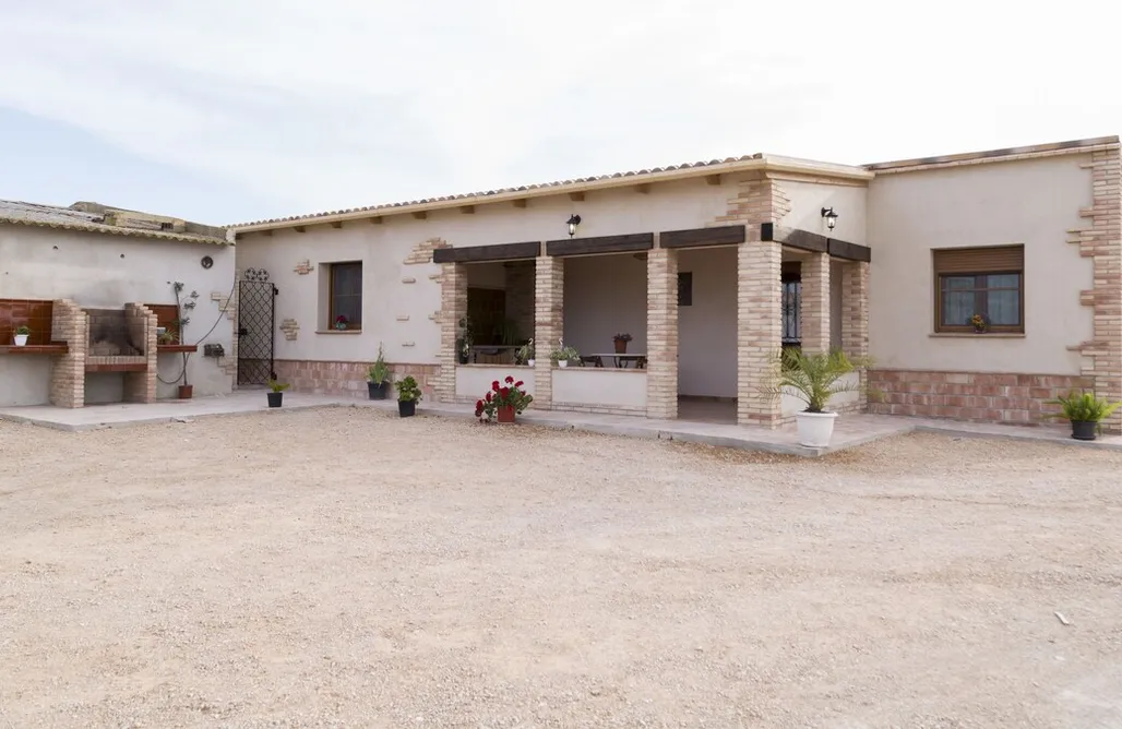 AlohaCamp Casa la Tora 1