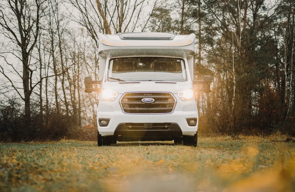 Kamper półintegra - Apartament na kołach (5 os.) AlohaCamp