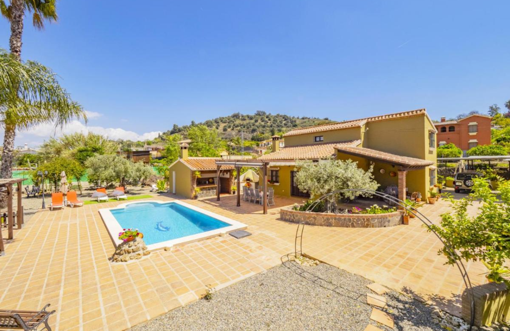 AlohaCamp Villa El Sauce de Coin 1