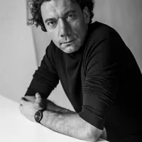 Dominik gospodarz Daleko od szosy