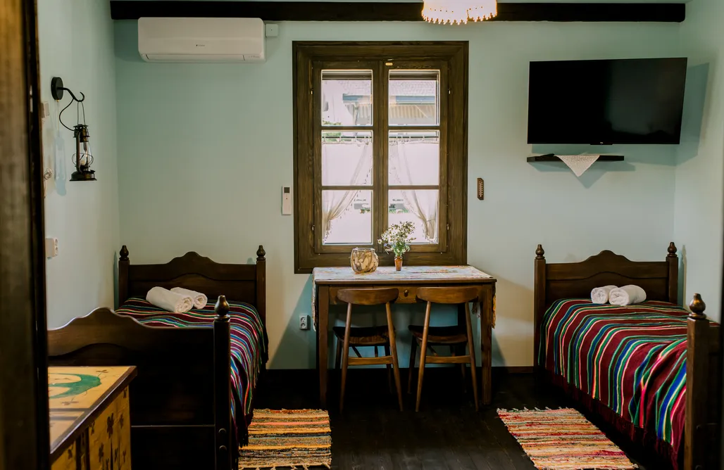 AlohaCamp Starodawna Chata — pokój 3, współdzielona łazienka i kuchnia 3