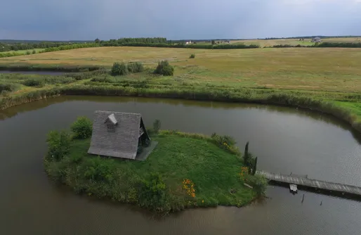 Zdjęcie obiektu Domek na wyspie w otoczeniu natury