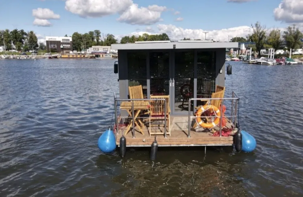 noclegi AlohaCamp Azuria Housboat - Pływający apartament  3