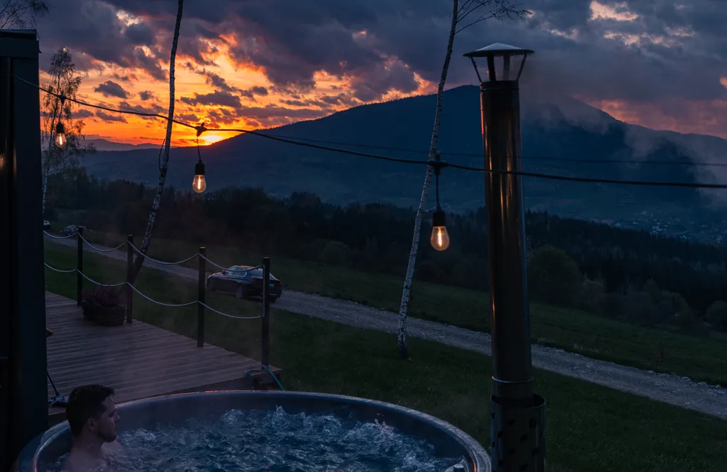 Fajne Miejsca na Wakacje w Polsce Aurora Green Hill - domki z jacuzzi i sauną 3