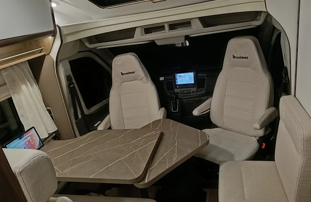 AlohaCamp Kompaktowy nowy kamper Benimar Yrteo 861 | idealny dla par lub 2+1 2