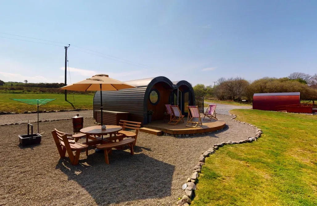 Nuit Insolite Centre-Val De Loire Let's Glamp Retro - Queen 2