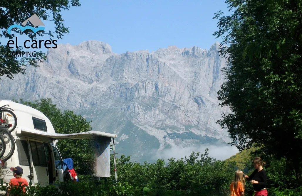 Destinos en España Baratos Sitio para autocaravanas y tiendas - Camping el Cares, Picos de Europa 1