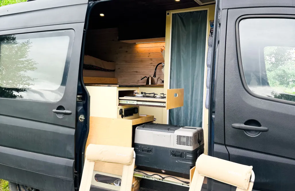 Dzielny Campervan Sprinter  AlohaCamp