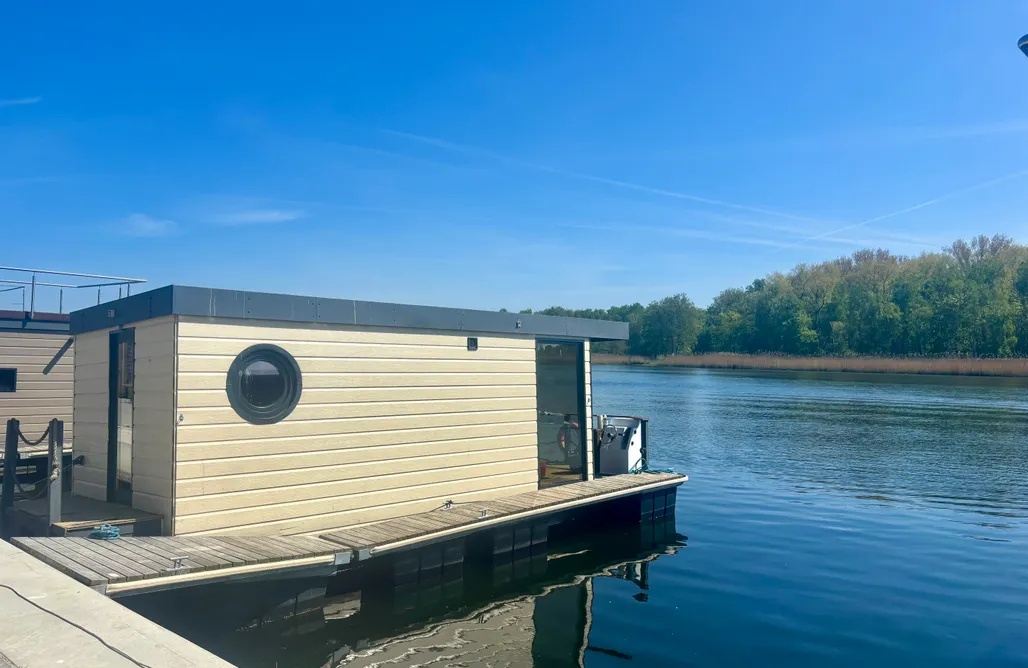 AlohaCamp Dom na wodzie Bugatti 2