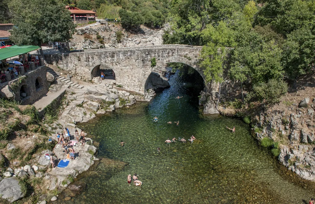 noclegi AlohaCamp Atico Vista la SIerra 4