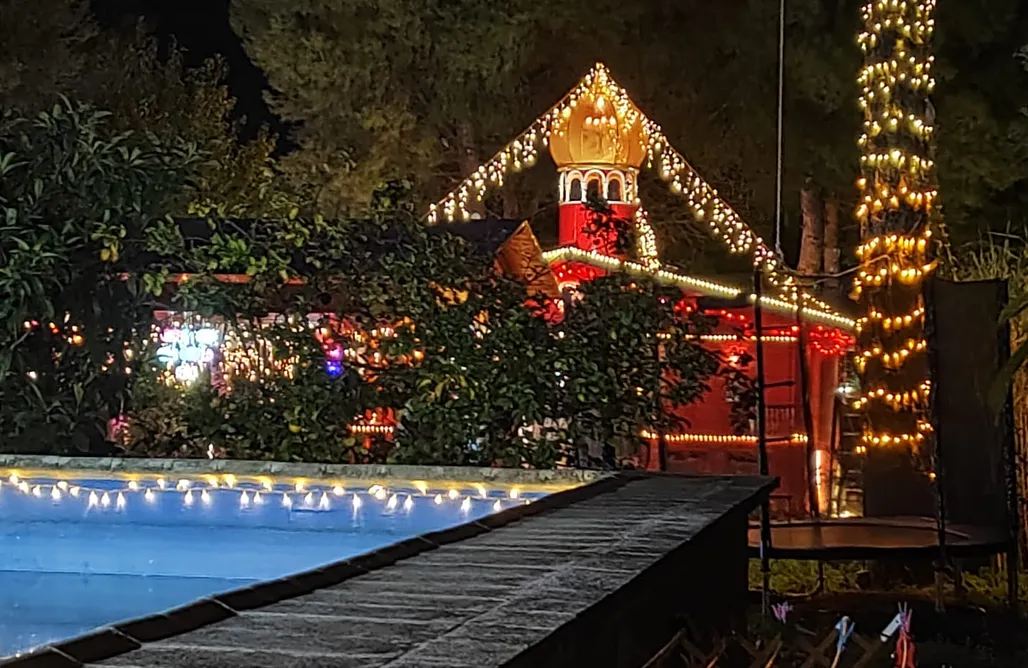 Alloggi AlohaCamp Refugio de madera estilo árabe con estatuas y un zoo 5