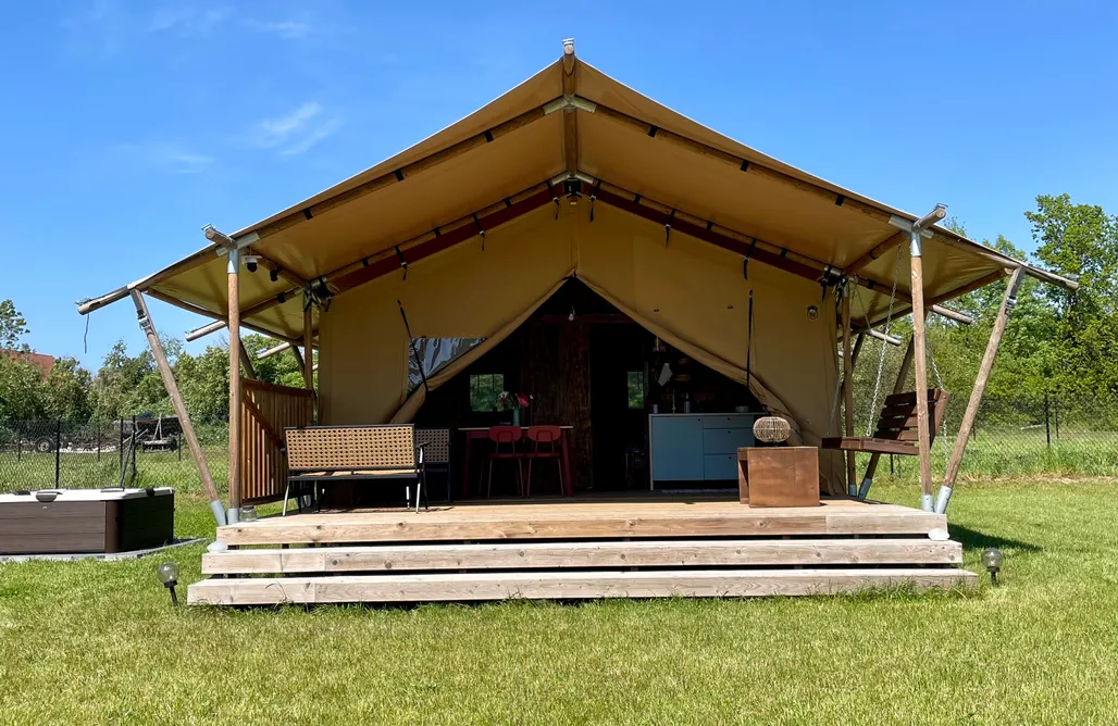 noclegi AlohaCamp Sielanka Glamping – luksusowy namiot z prywatnym jacuzzi 2