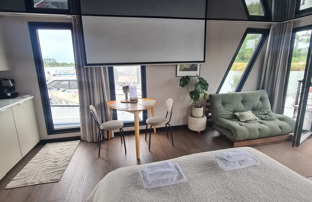 Domki w Lesie Houseboat - Noce na Wiśle 1
