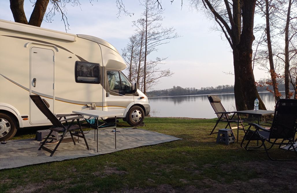 noclegi AlohaCamp Miejsce kamperowe i namiotowe - Biwak Na Skarpie 1