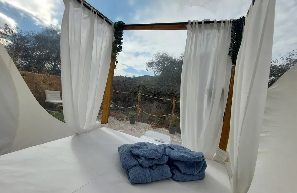 Alojamiento en Puentenuevo Glamping Burbuja los Almendros  3