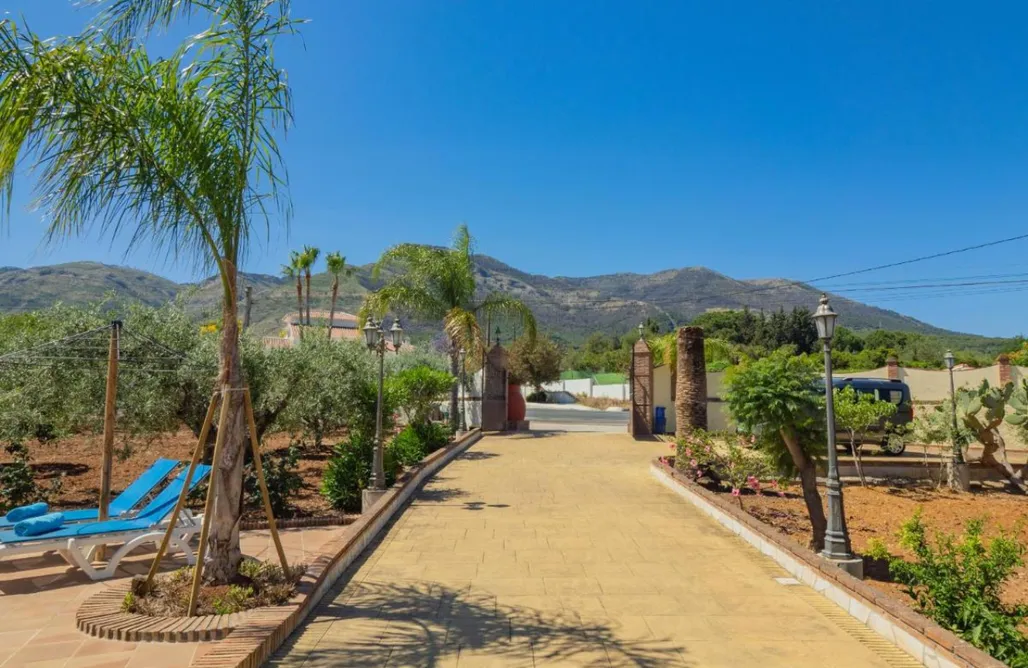 AlohaCamp accommodation Finca Las Tinajas de la Dehesilla 1