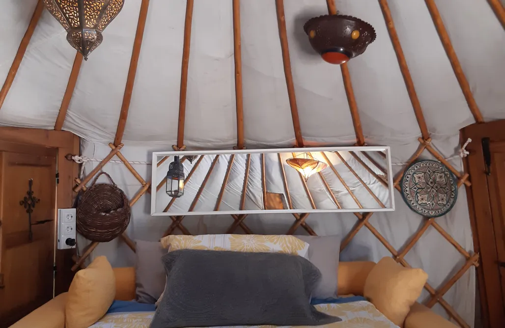 Alojamiento en Rincón de la Victoria Yurta - 'Nomad's Nook' 1