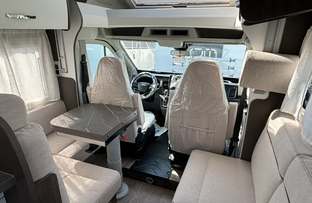 AlohaCamp Benimar Tessoro 463 08 – przytulny kamper dla par lub 4 osób | podróż w stylu slow travel 3