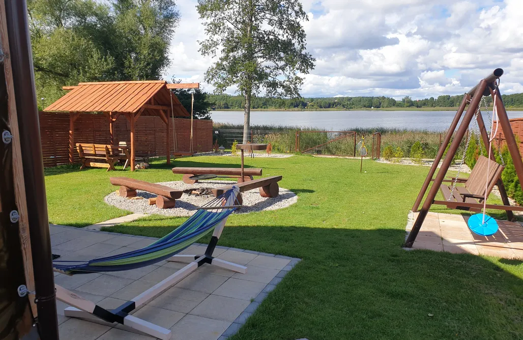 Siedlisko nad jeziorem skarlińskim AlohaCamp