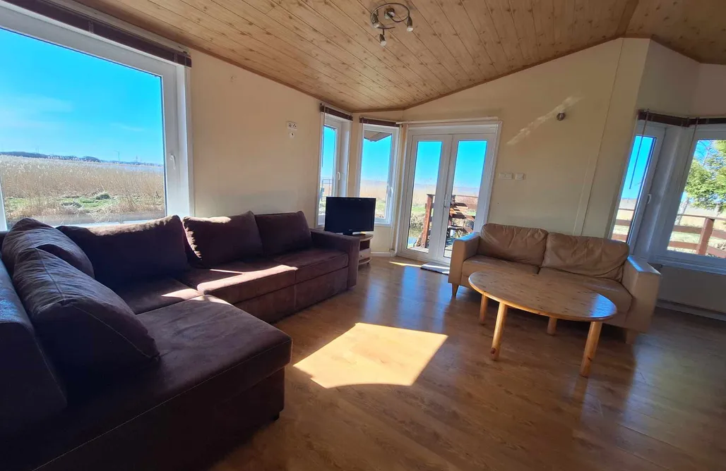 AlohaCamp Malwa domek nad wodą 3