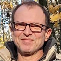 Arkadiusz propietario Reset Camp - Casas rurales al ritmo slow