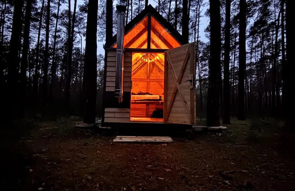 Tanie Wakacje Gawra - buschcraftowy domek w lesie 2