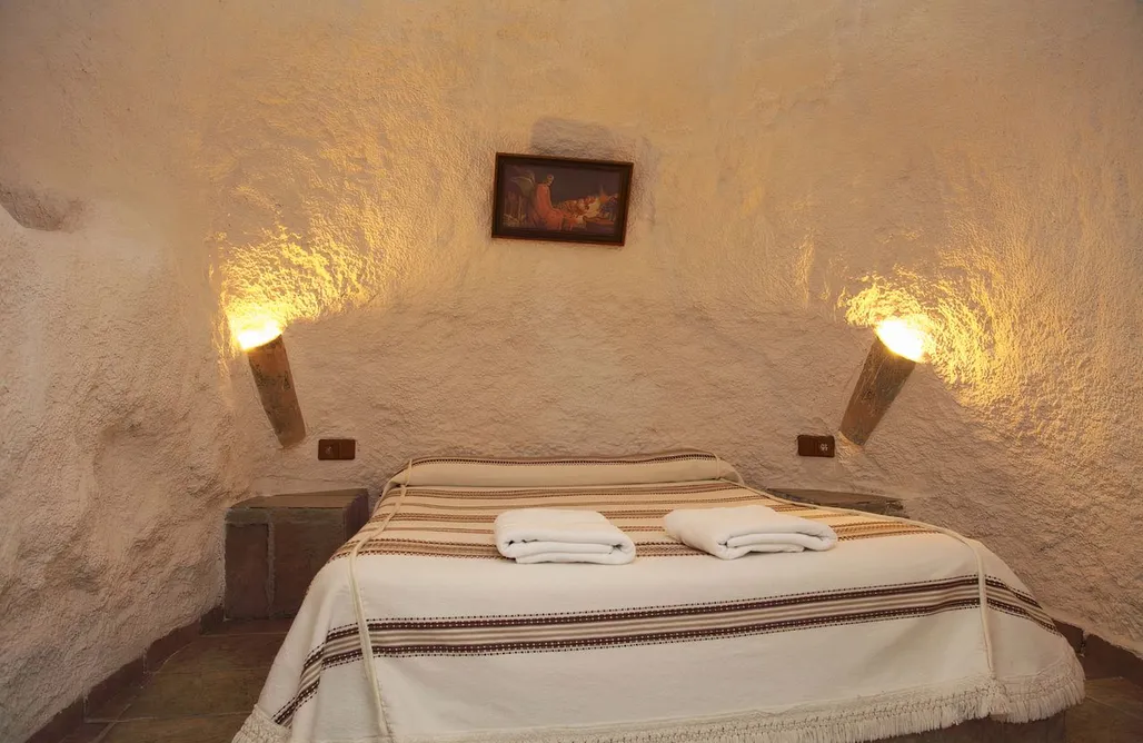 AlohaCamp Cave Studio for 2 people 2