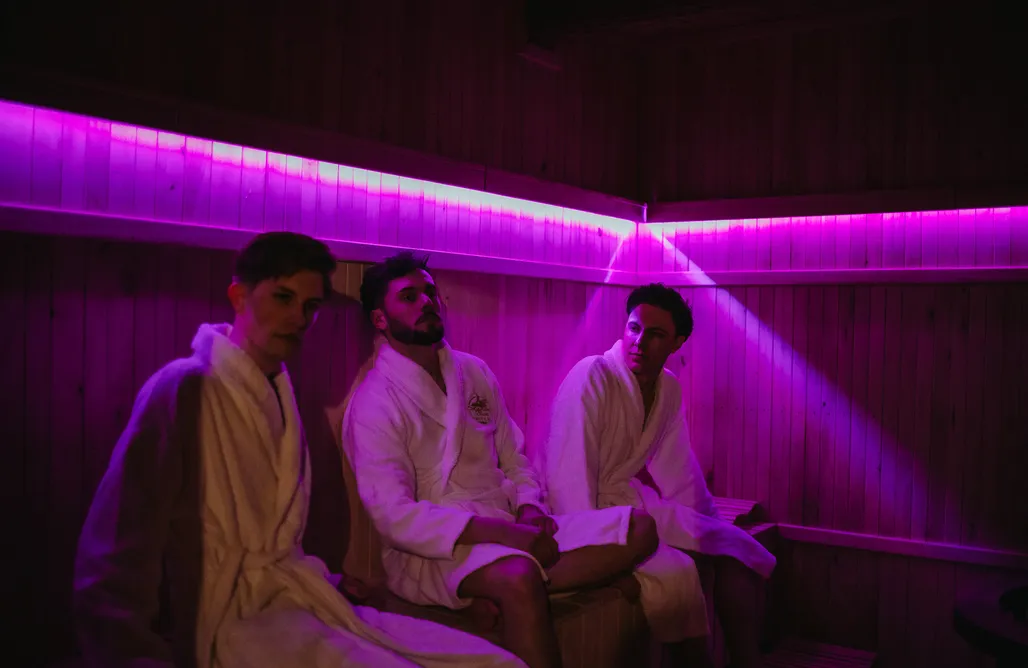 ubytování AlohaCamp Domek na drzewie z ręcznie rzeźbioną drewnianą wanną 1