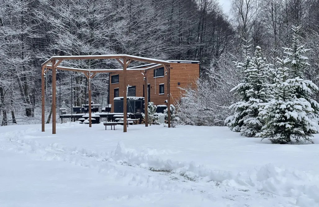 AlohaCamp accommodation Tiny Silent House River 4