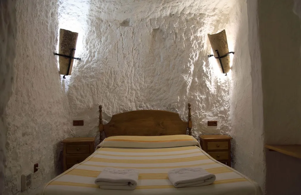 AlohaCamp Cuevas Atalaya 4 people 3