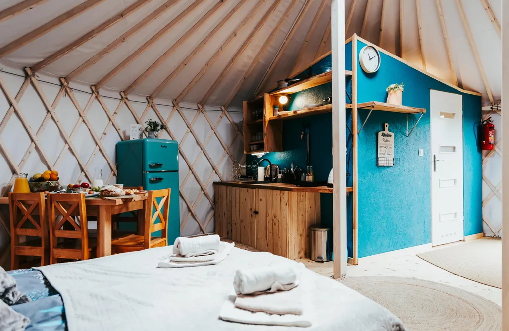 Energylandia Noclegi Aloha Glamp - Okrągłe domki z balią przy rzece i lesie - Energylandia 15 min.  1