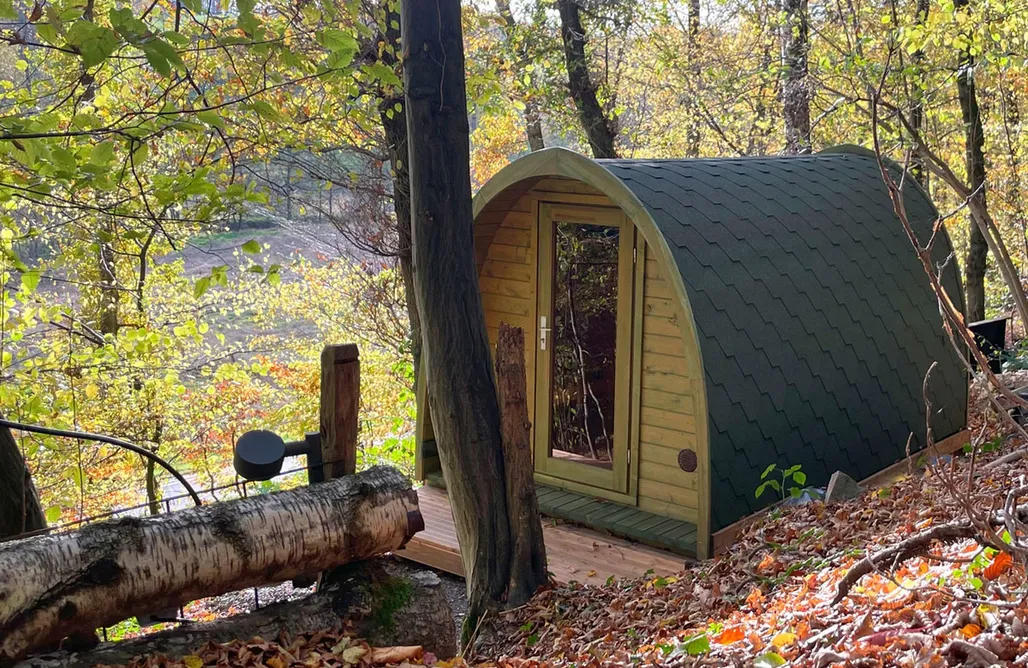 Unterkunft AlohaCamp Hanfbachhaus Retreat mit Panorama Sauna, Yoga Raum, Kamin, Wald, Bach & Wohnwagen 4