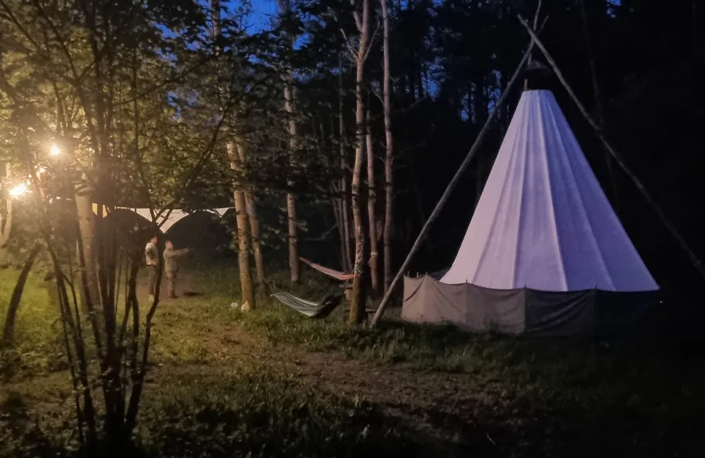 noclegi AlohaCamp EtnoWarmia - namiot tipi w wąwozie 4