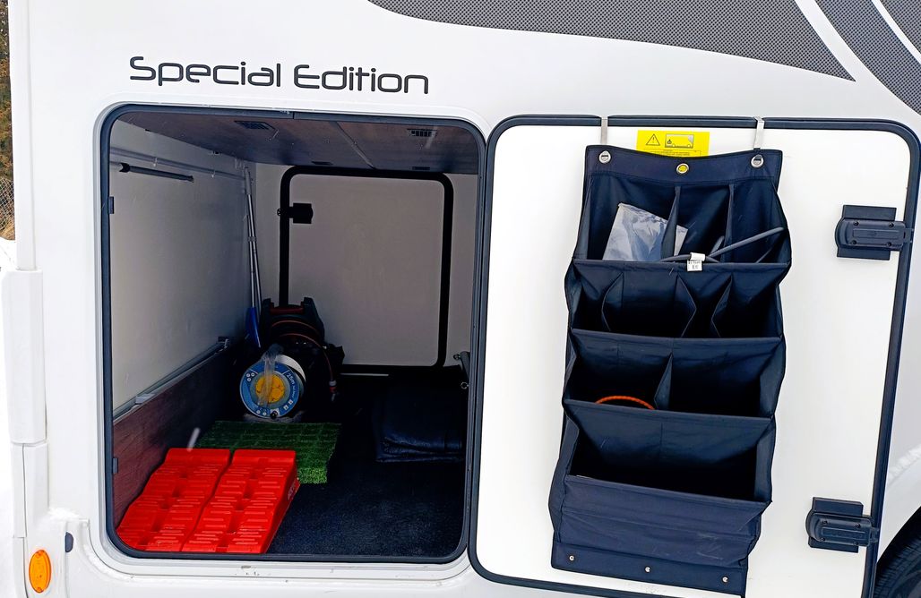 noclegi AlohaCamp Kompaktowy kamper Benimar Yrteo 861 | idealny dla par lub 2+1 1