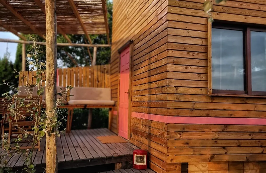 alojamientos AlohaCamp Torre Tierra - tiny house 3