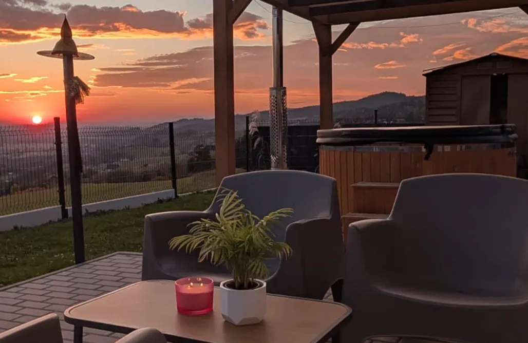 Wynajem Domków Letniskowych Chaty u taty z Jacuzzi Pomarańcz 3