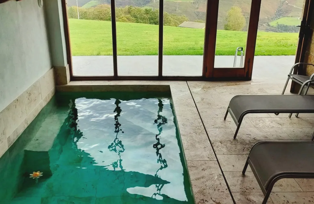 Casas con Piscina Privada para Vacaciones Baratas Villa Brenagudina - Cabaña Pasiega con piscina climatizada 3