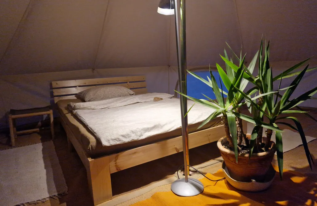 AlohaCamp Himmelszelt Glamping-Zelt auf einer erhöhten Plattform 2