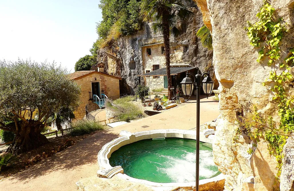 Chez Les Grottes AlohaCamp