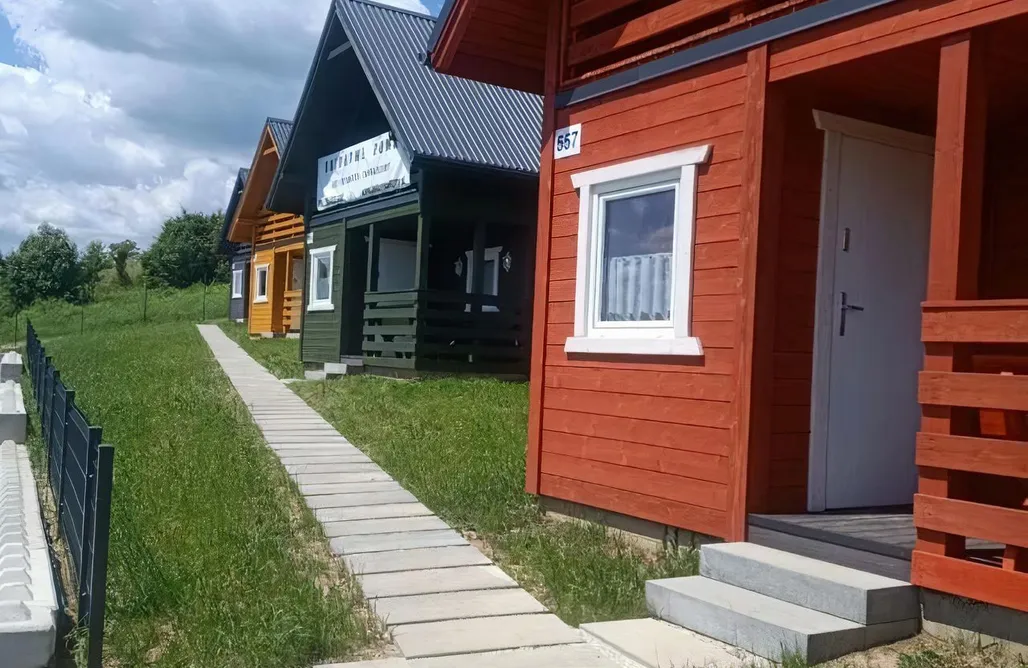 Wakacje First Minute Kolorowe Domki  3