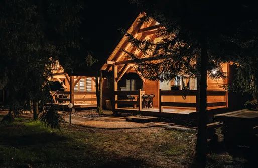 Zdjęcie obiektu Ranczo Targówka - Domki. Sauna, balia i pobyt wśród zwierząt