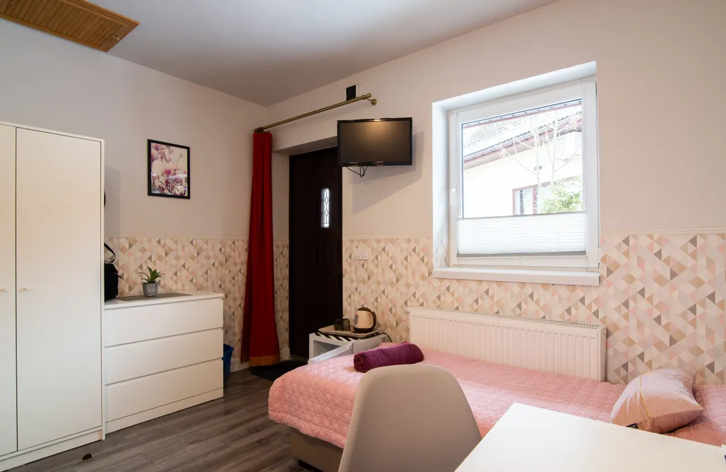 AlohaCamp Pokój 2 osobowy dostosowany do potrzeb osób z niepełnosprawnością ruchową 3