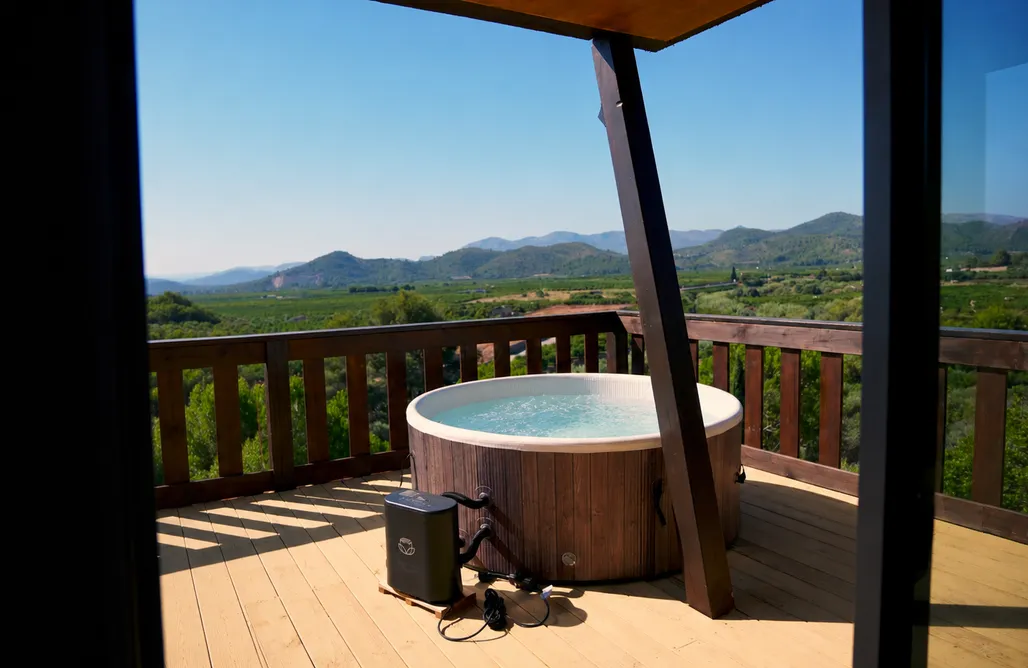 Location Espagne Cabane en bois avec jacuzzi et vues spectaculaires sur la mer et les orangers 3